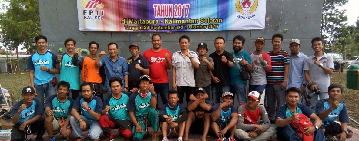 Peserta kursus Juri dan Pembuat Jalur Daerah berfoto bersama sebelum mengikuti kursus yang digelar di Kalimantan Selatan.