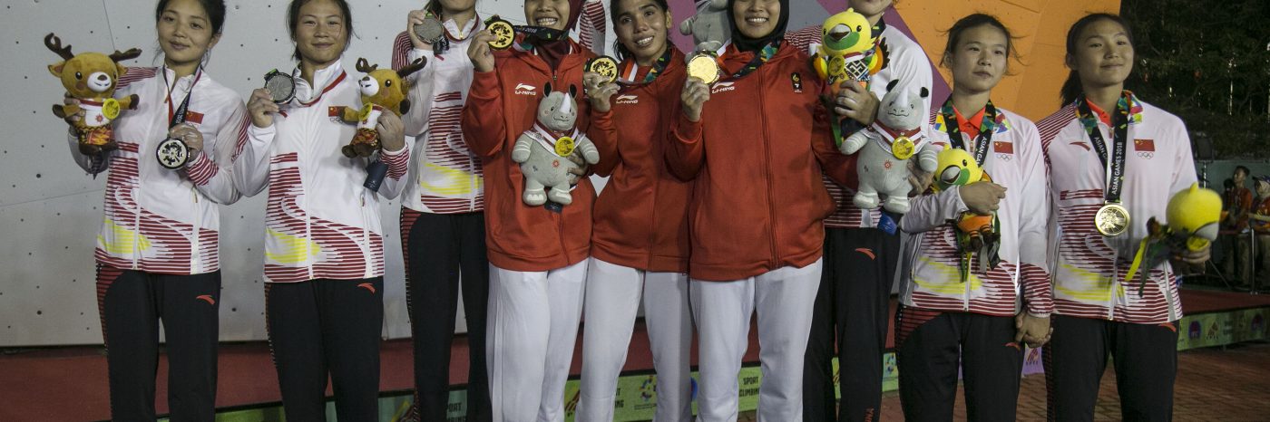 Selebrasi tim sport climbing Indonesia. (Hendra Nurdiyansyah)