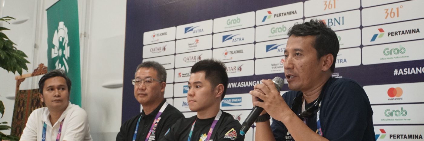 International Technical Officer Jaka Hidayat, Technical Delegate Francis Lo, Jury President Stanley Yeo, dan Competition Manager Wahyu Pristiawan Buntoro ketika jumpa pers di venue press center (VPC) Sport Climbing, JSC, Palembang, Sumsel, Rabu (22/8/2018). (Hendra Nurdiyansyah)