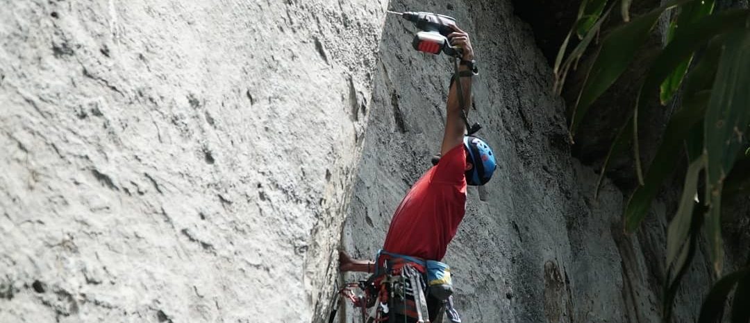 Pembuatan Jalur Pelatnas II di Tebing Harau - SUMBAR